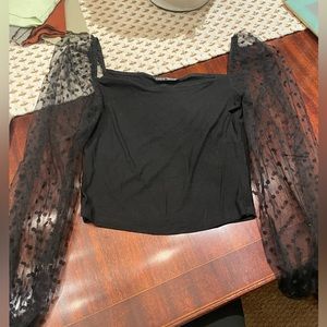 Cropped black top with puff sleeves